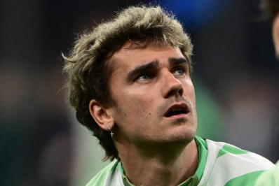 Griezmann sofre torção 'moderada' no tornozelo