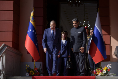 Venezuela e Rússia ampliam cooperação petroleira e citam uso de energia nuclear