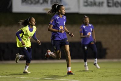 Zagueira da Seleção destaca importância da Copa Ouro e projeta estreia na competição