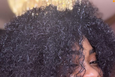 Erika Januza rebate acusações sobre não gostar de cabelo natural: 'Eu não esqueço quem sou'