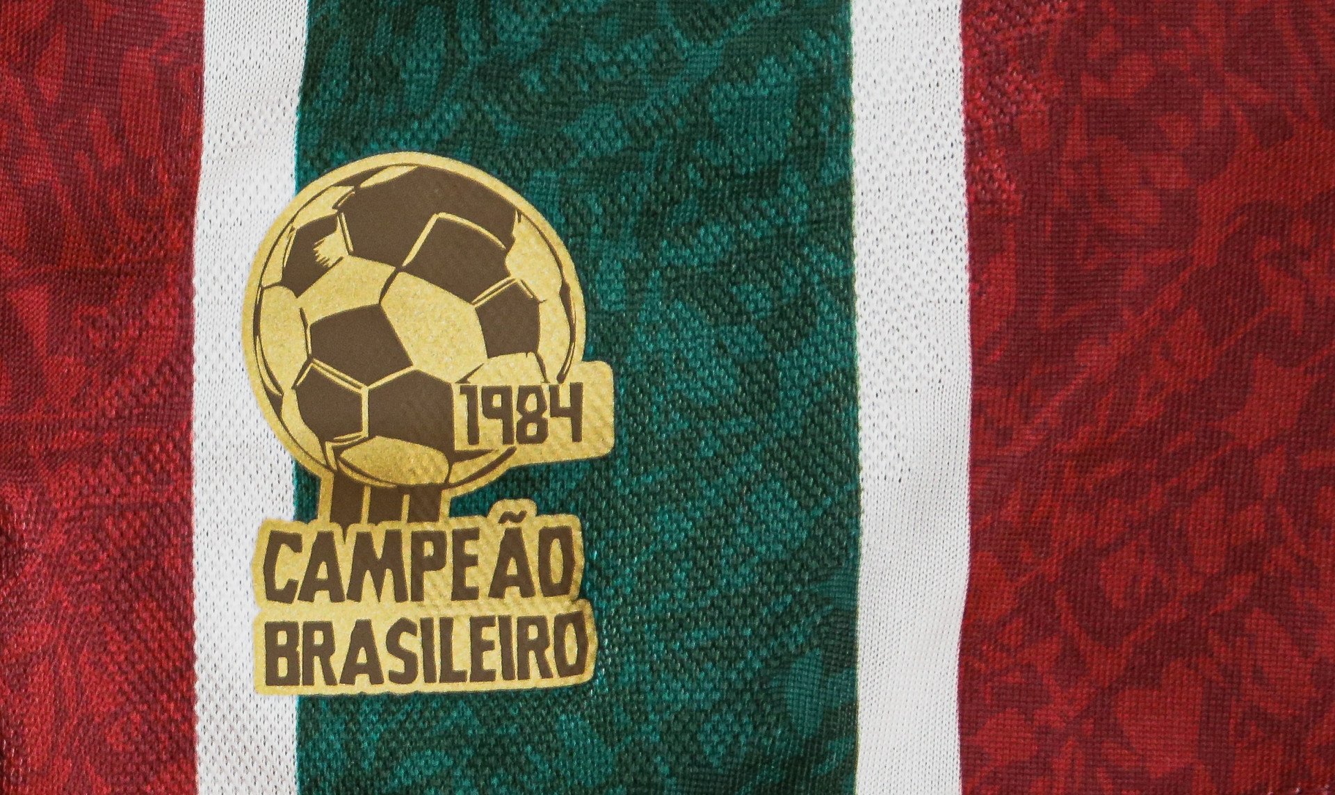 Novidade na camisa do Fluminense é um patch em homenagem aos 40 anos do Brasileiro de 1984 - Lucas Merçon / Fluminense