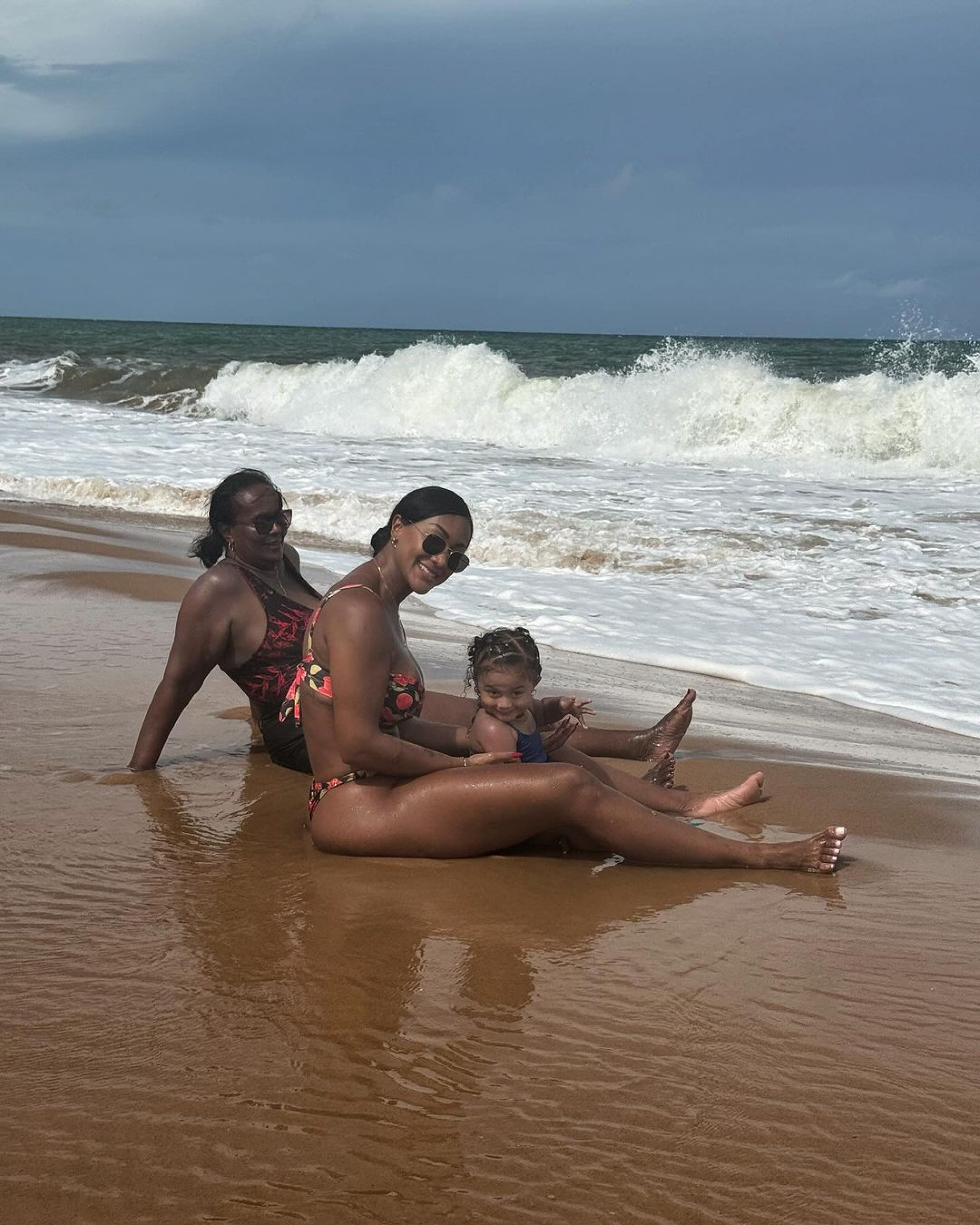 Lore Improta curte férias na praia com a família  - Reprodução / Instagram 