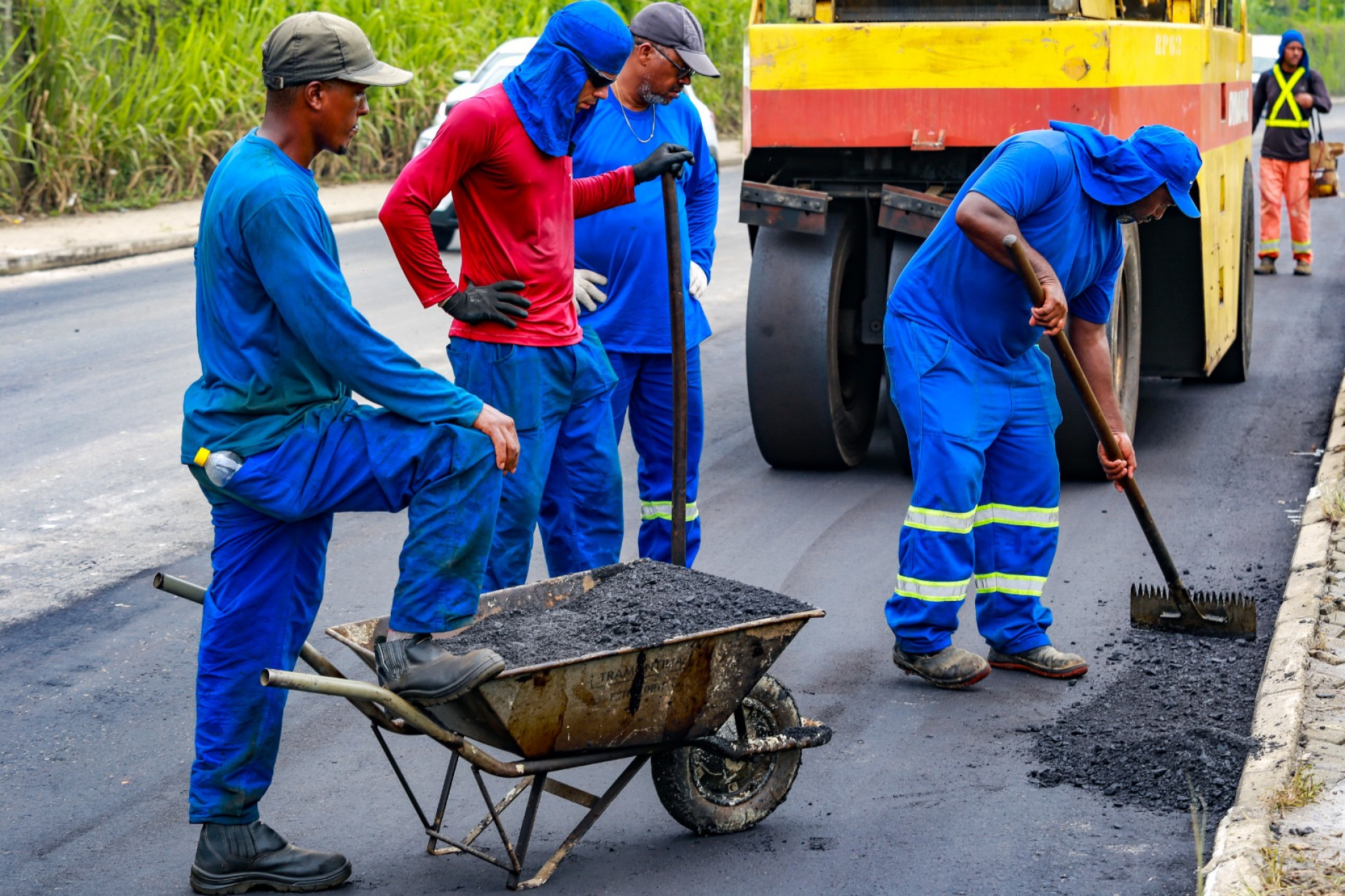 Toda a extens&atilde;o da estrada Belford Roxo que conecta os bairros Boa Esperan&ccedil;a e Bom Pastor ser&aacute; contemplada - Rafael Barreto / PMBR