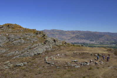 Praça circular descoberta em 2018 no Peru é tão antiga quanto pirâmides do Egito, dizem cientistas