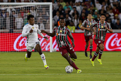 Fluminense sofre gol no fim e perde para a LDU no jogo de ida da final da Recopa