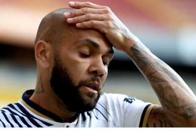 Mãe de Daniel Alves fala sobre decepção com amizades após polêmica com pai de Neymar