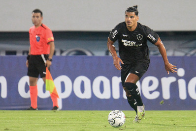 Danilo Barbosa mantém otimismo no Botafogo: 'Tempos bons estão por vir'