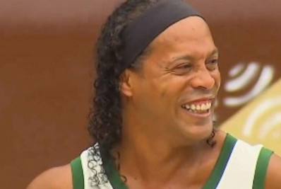 Em mais um rolê aleatório, Ronaldinho Gaúcho participa do 'No Limite' na Turquia