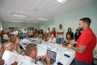 Rafael Aguiar, Prefeito interino de Búzios, se reúne com setor de casamentos e ouve propostas