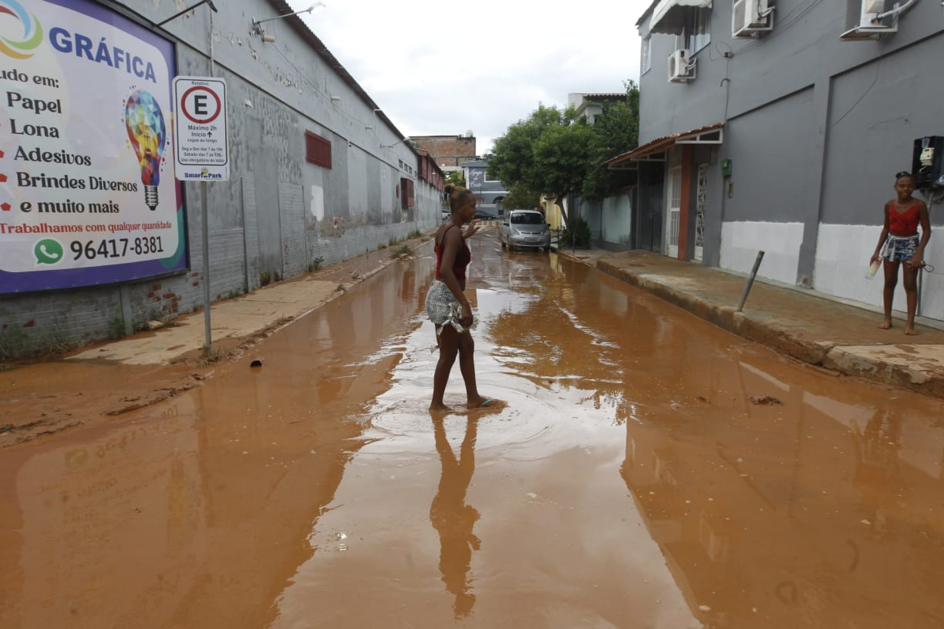 Rua Presidente Vargas com lama após forte chuva em Nova Iguaçu, na Baixada Fluminense - Reginaldo Pimenta/Agência O Dia
