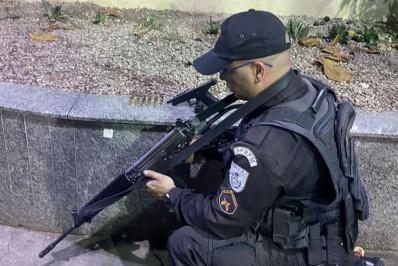 PM prende suspeito armado com pistola e munições no Xavantes em Belford Roxo
