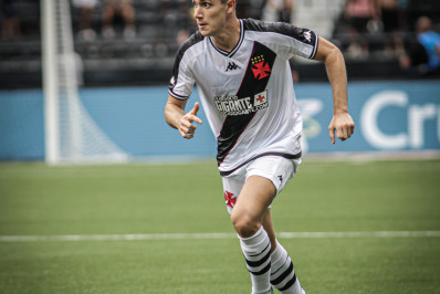 Piton, do Vasco, sobre seleção: 'Sonho é a brasileira, mas não descarto a italiana'