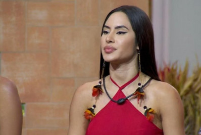 Isabelle canta 'Deus Me Proteja' após críticas no Sincerão e web reage