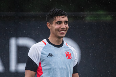 Com carências no meio, Vasco confia em evolução de estrangeiros para deslanchar em 2024