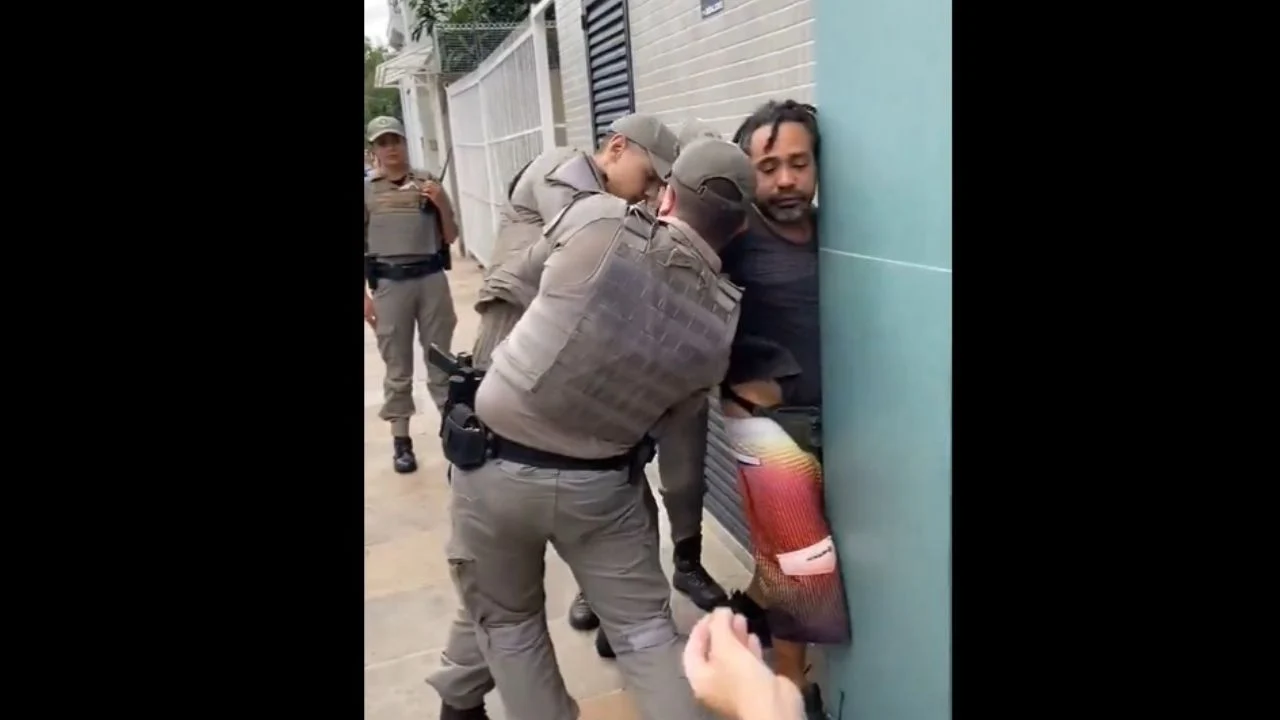 Motoboy negro agredido com faca é indiciado por agressão