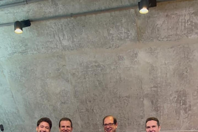 Moradores de comunidades da Zona Oeste recebem títulos de regularização de moradias