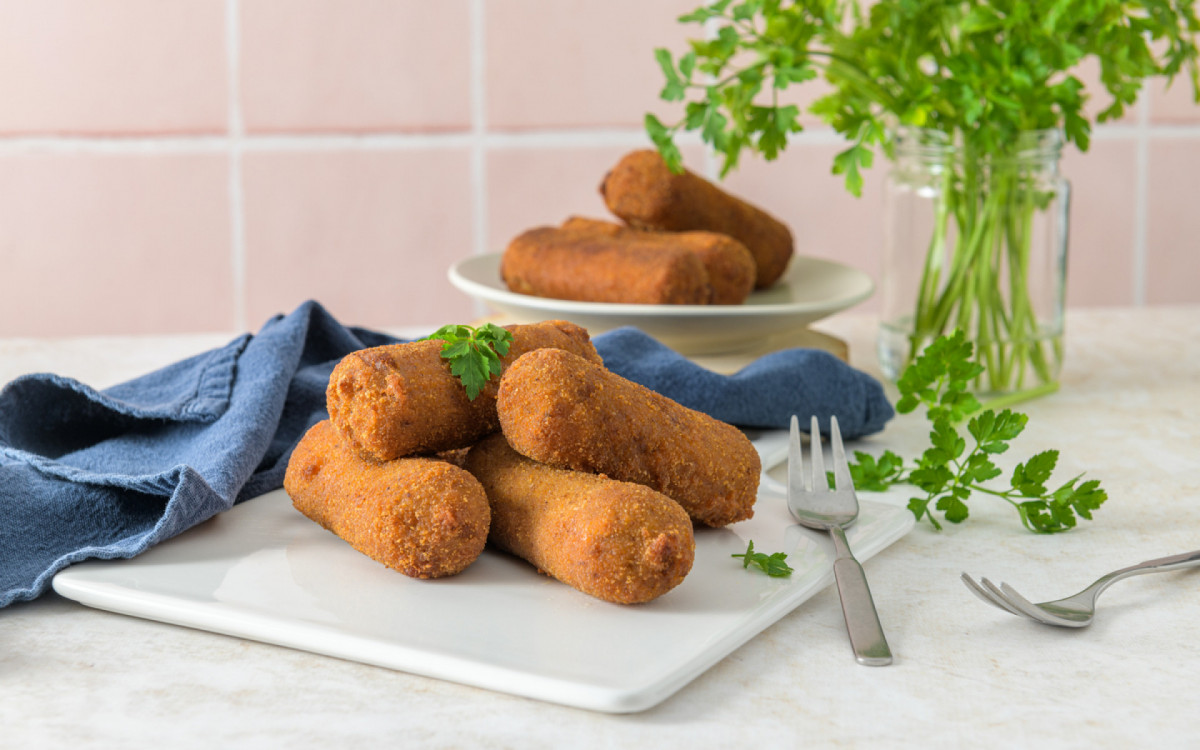 Croquete de calabresa (Imagem: homydesign | Shutterstock)