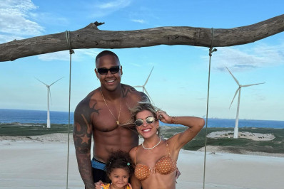 Lore Improta e Léo Santana curtem viagem em família