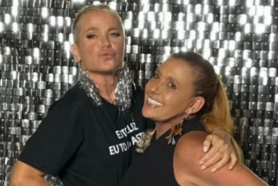 Xuxa recebe famosos em cruzeiro