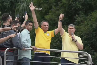 Em ato na Paulista, apoiadores de Bolsonaro fazem discursos em defesa do ex-presidente e do seu governo