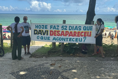 No aniversário de Edson Davi, família faz novo protesto na Praia da Barra