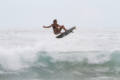 'Búzios Surf Open' reúne mais de 60 atletas profissionais na praia de Geribá