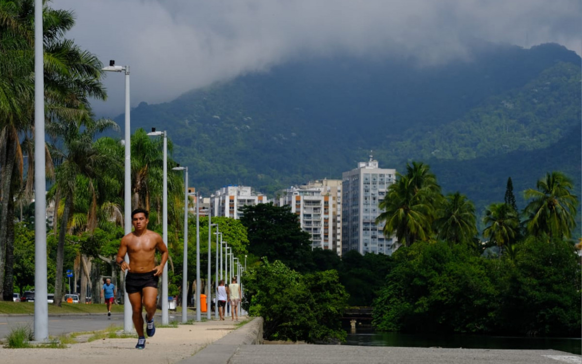 Dia mais quente da semana ser&aacute; na quarta-feira (28), quando os term&ocirc;metros podem bater os 39&deg;C - Pedro Ivo / Ag&ecirc;ncia O Dia