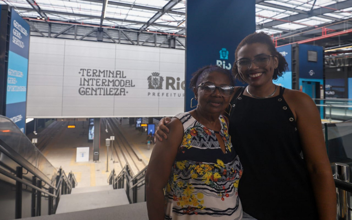 Rosana Martins e sua filha moram na Pavuna