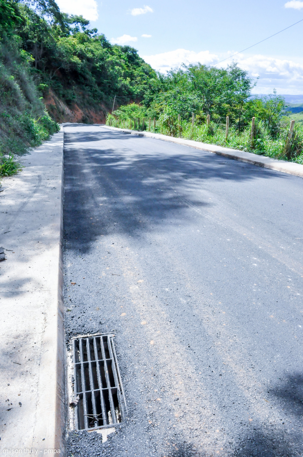 Morro do Recreio foi a mais recente via pavimentada pelo programa