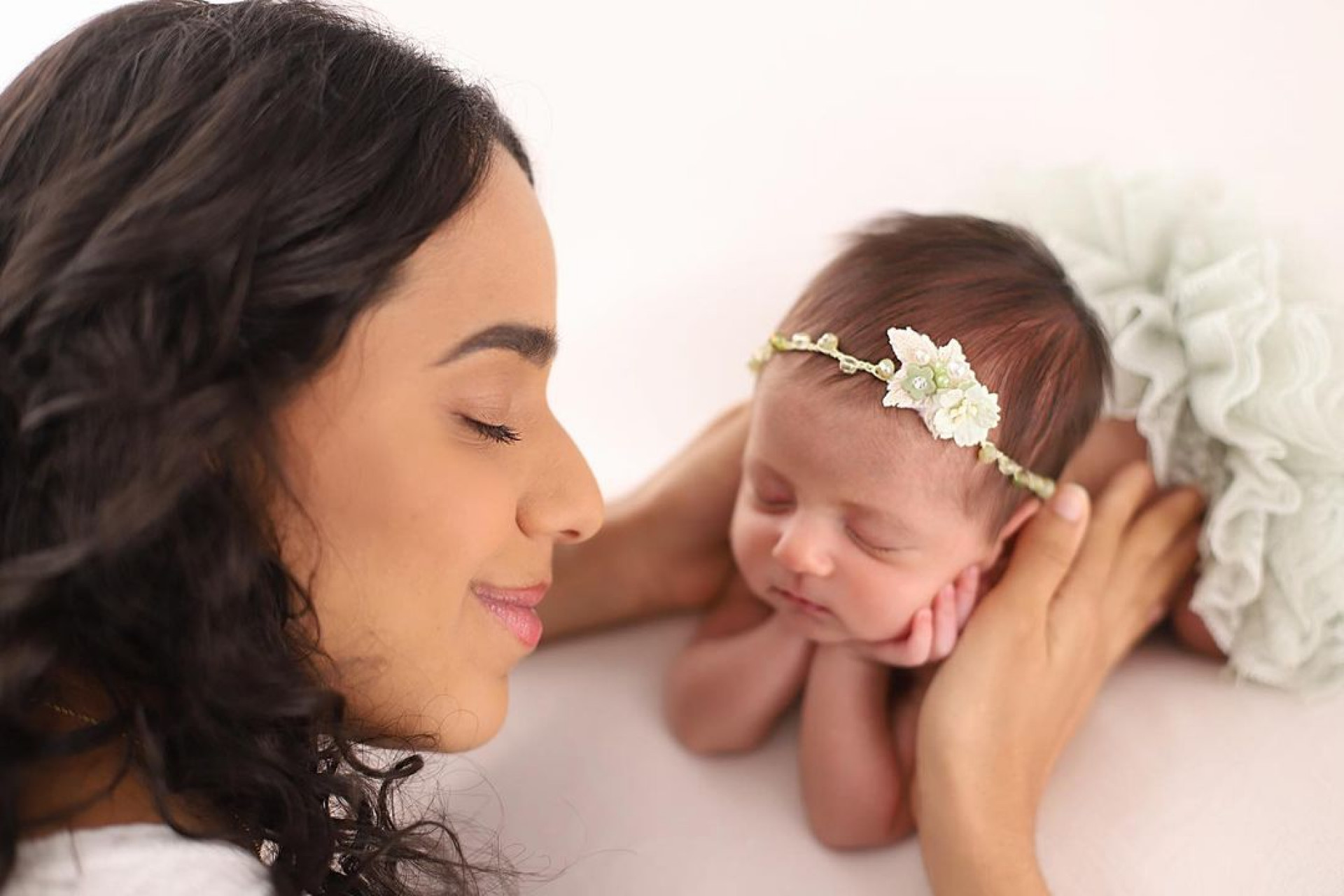 Mirella Santos compartilha ensaio newborn da filha, Luna - Reprodução