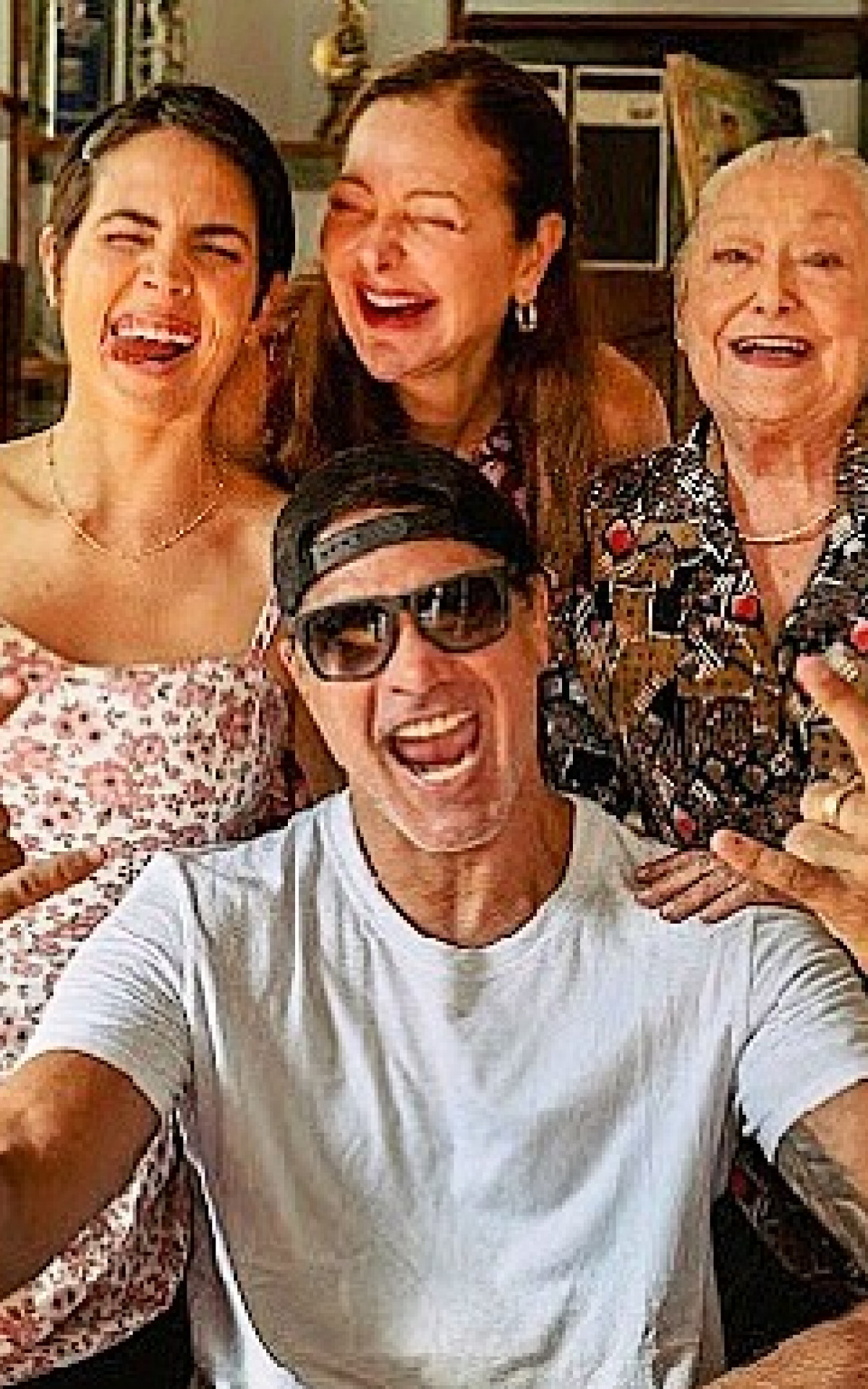 Rafael Calomeni com Pérola Faria, Alexandra Ritcher e Suely Franco - Arquivo pessoal