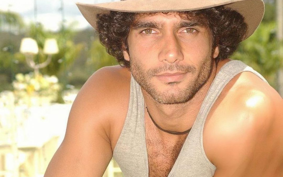 Rafael Calomeni como Expedito de 'Mulheres Apaixonadas' - Reprodução/Globo