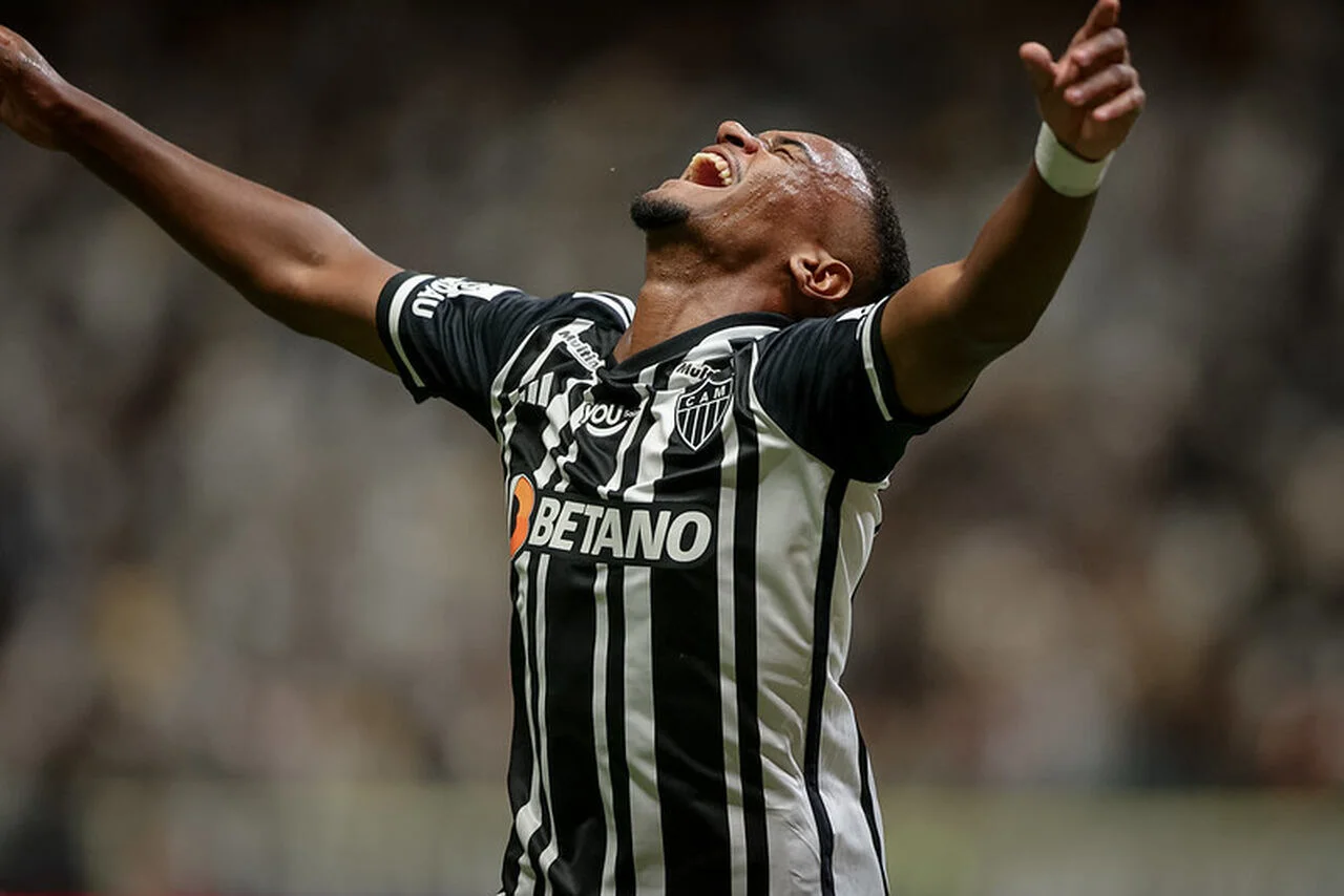 Atl&eacute;tico muda contrato com patrocinador m&aacute;ster e ‘ganha’ mais R$ 4 milh&otilde;es local nobre na camisa