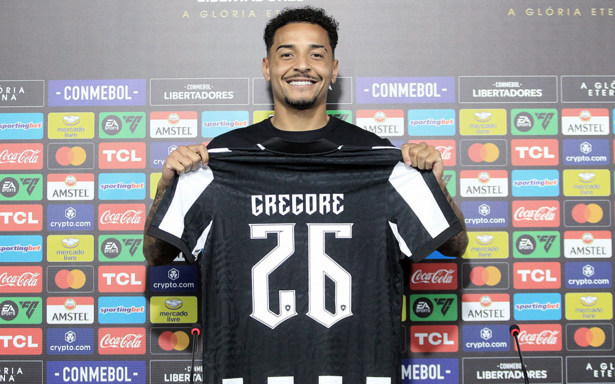Gregore veste a camisa 26 no Botafogo