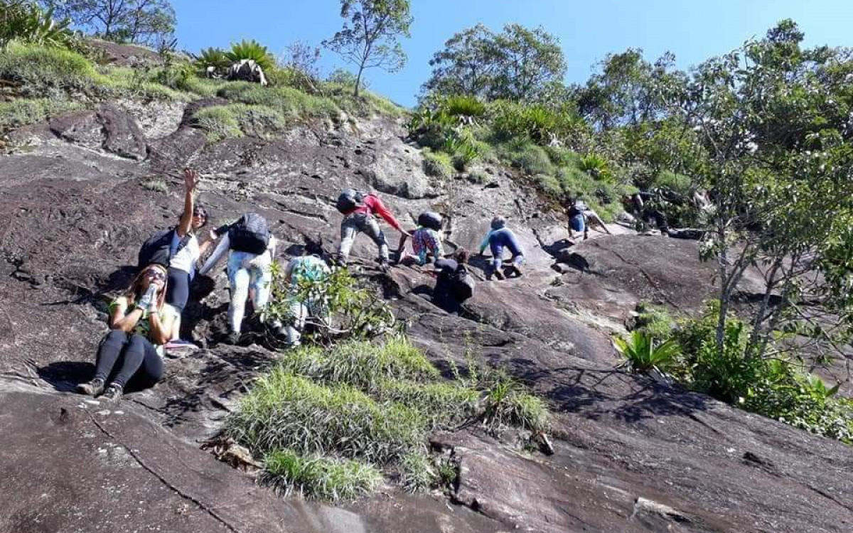 Amantes de montanhismo e de ecoturismo escalam o Escalavrado - Foto: Sheik - Imagem cedida ao DIA