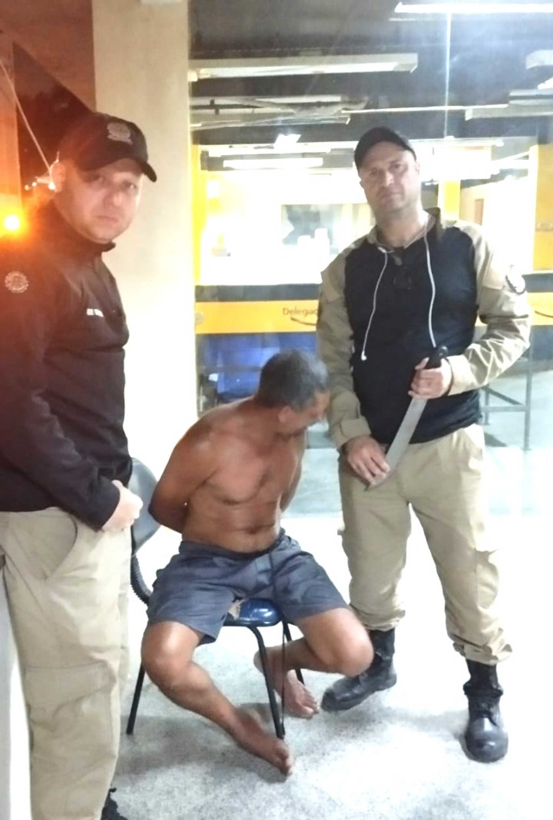 Mauro Sérgio de Santiago de Carvalho foi preso em flagrante e levado para a Deam