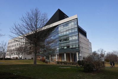 Ex-professora faz doação histórica de US$ 1 bi para faculdade de medicina em bairro mais pobre de Nova York