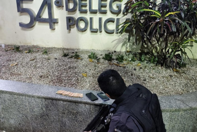 PM prende três suspeitos com celulares roubados e dinheiro em Belford Roxo