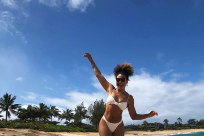 Sheron Menezzes esbanja beleza no Havaí após correria do Carnaval: 'Maravilha de mulher'