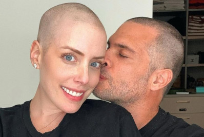Marido de Fabiana Justus raspa o cabelo em apoio à esposa com câncer