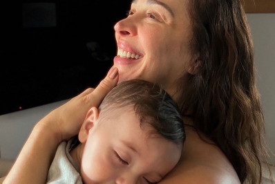 Claudia Raia compartilha registro fofo com o filho caçula e encanta seguidores: 'Lindos'