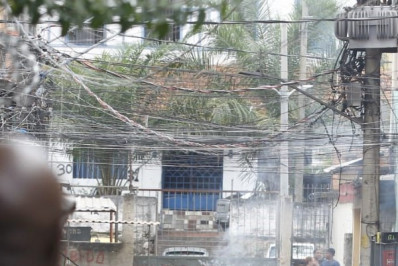 Comunidades da Zona Norte do Rio vivem clima de guerra; veja fotos