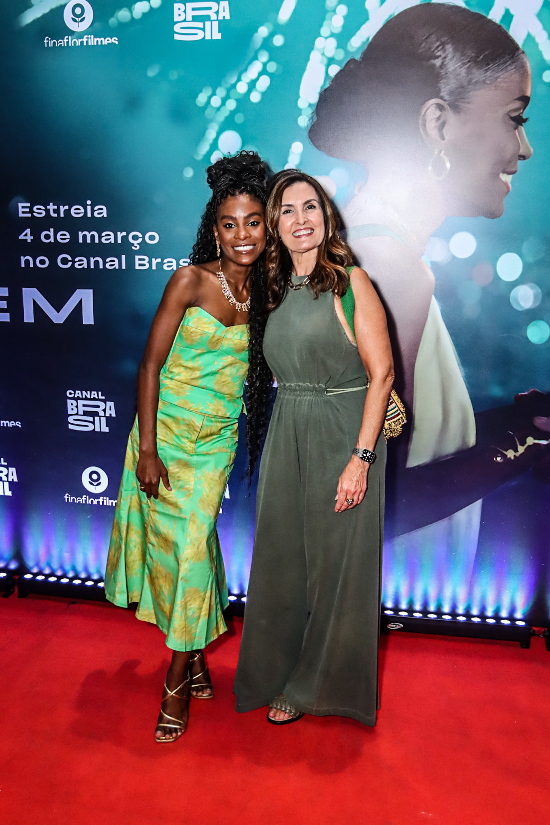 Fátima Bernardes e Jeniffer Dias na pré-estreia da série 'No Ano Que Vem', no Rio - Victor Chapetta/ Agnews