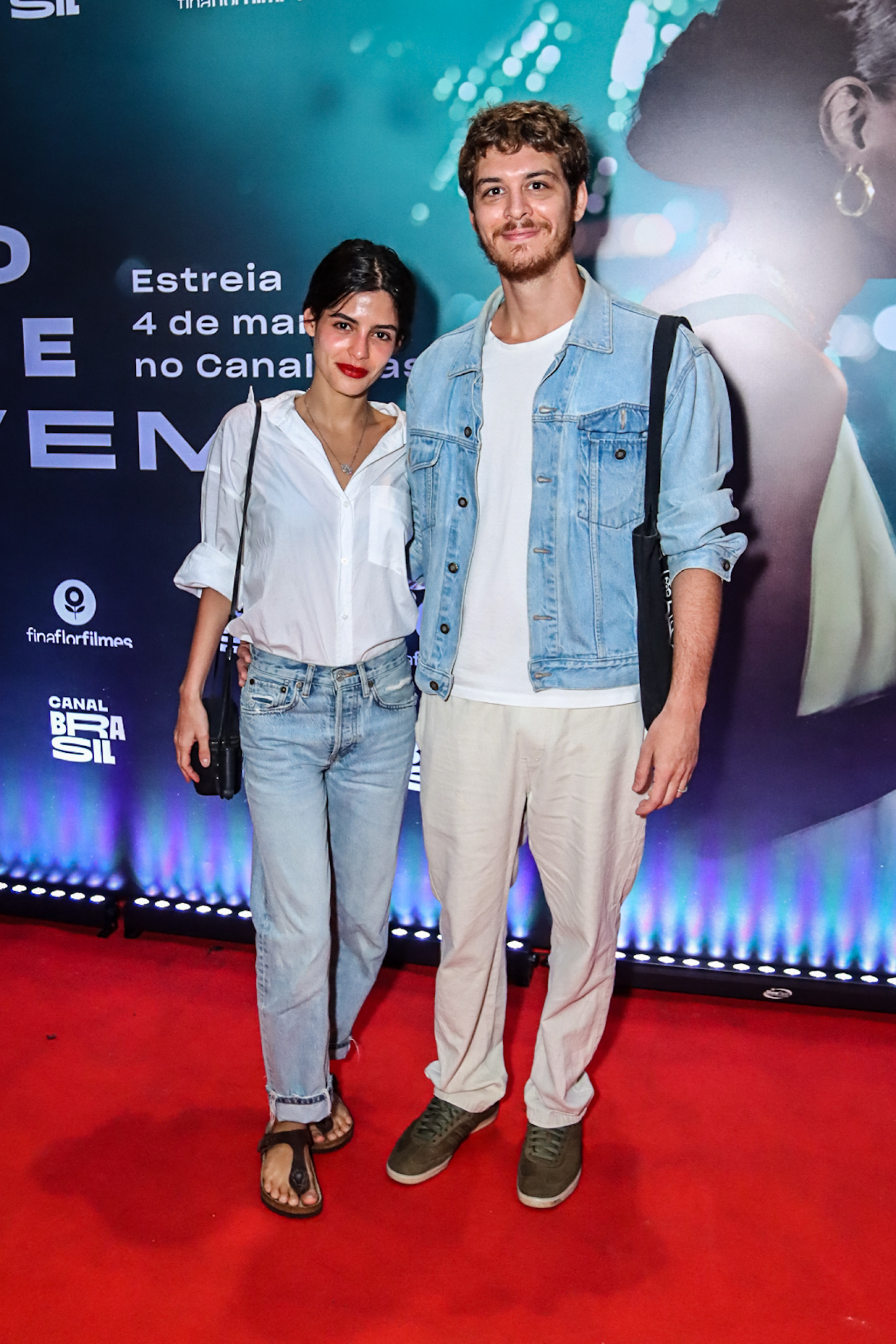 Julia Dalavia e João Vithor Oliveira na pré-estreia da série 'No Ano Que Vem', no Rio - Victor Chapetta/ Agnews