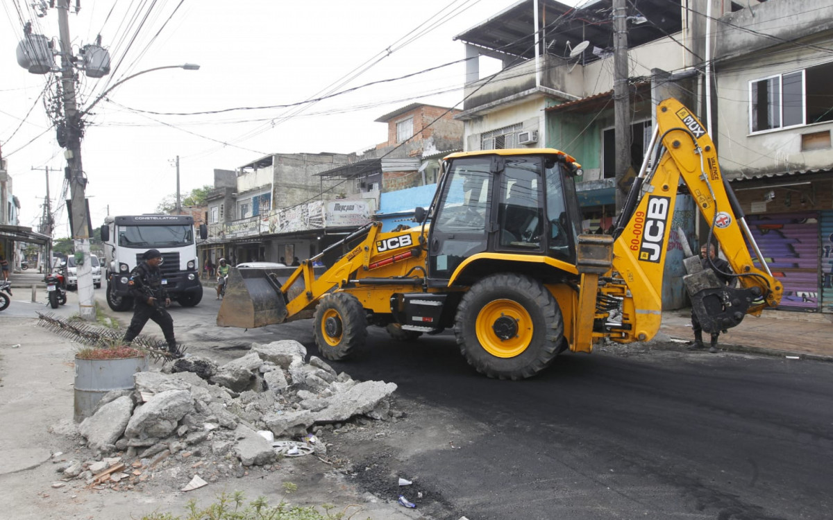 Um dos bloqueios foi feito na Rua Doutor Augusto Figueiredo, na Vila Aliança - Reginaldo Pimenta/Agência O DIA
