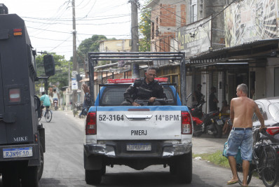 Intenso tiroteio é registrado durante operação da PM na Vila Aliança