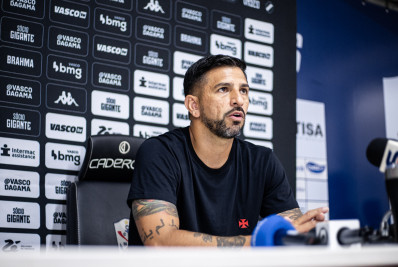 Auxiliar detona segundo tempo do Vasco contra o Água Santa: 'Não gostei de nada'