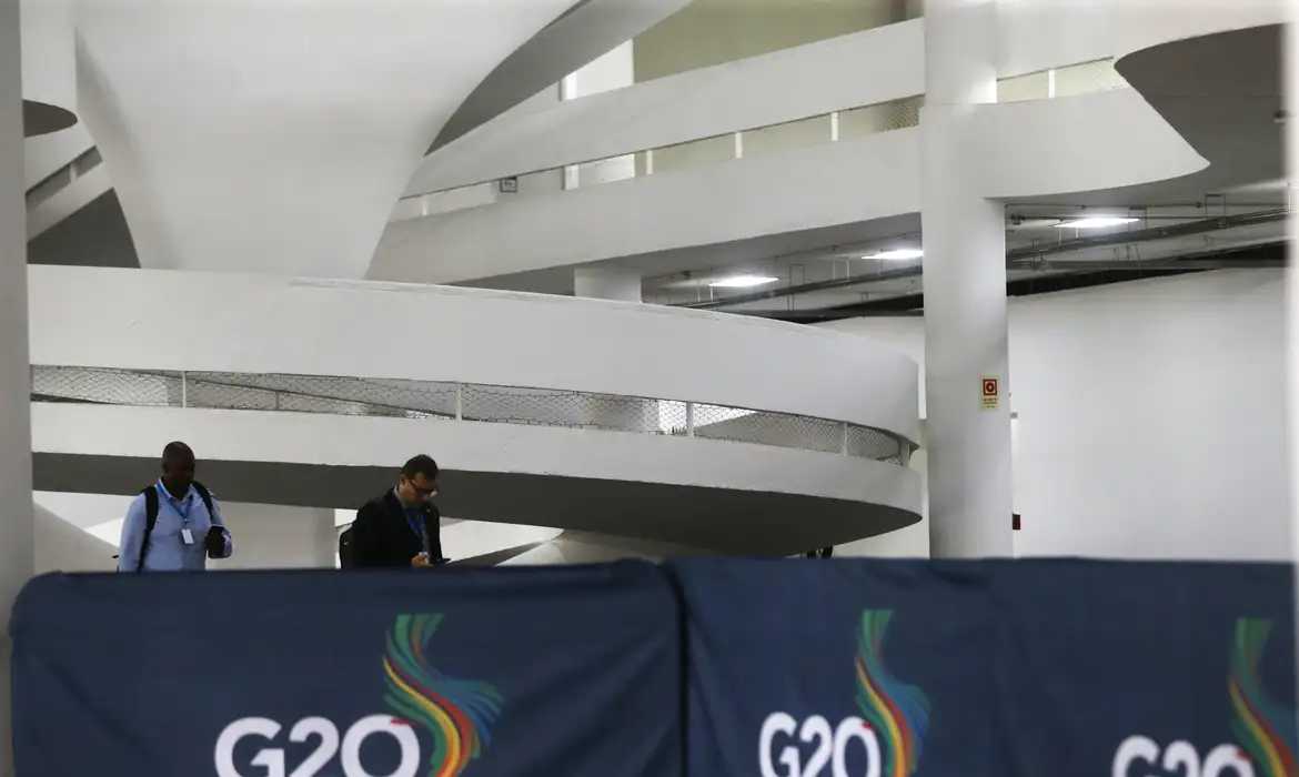 Estudantes de escolas públicas fazem cobertura jornalística do G20