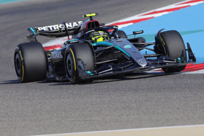 Mercedes consegue dobradinha e se destaca em 1º dia de treino livre do GP do Bahrein