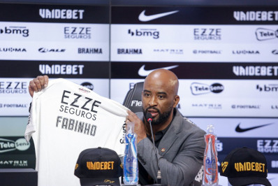 Ex-dirigente do Flamengo fica 'sem clima' no Corinthians em menos de 40 dias